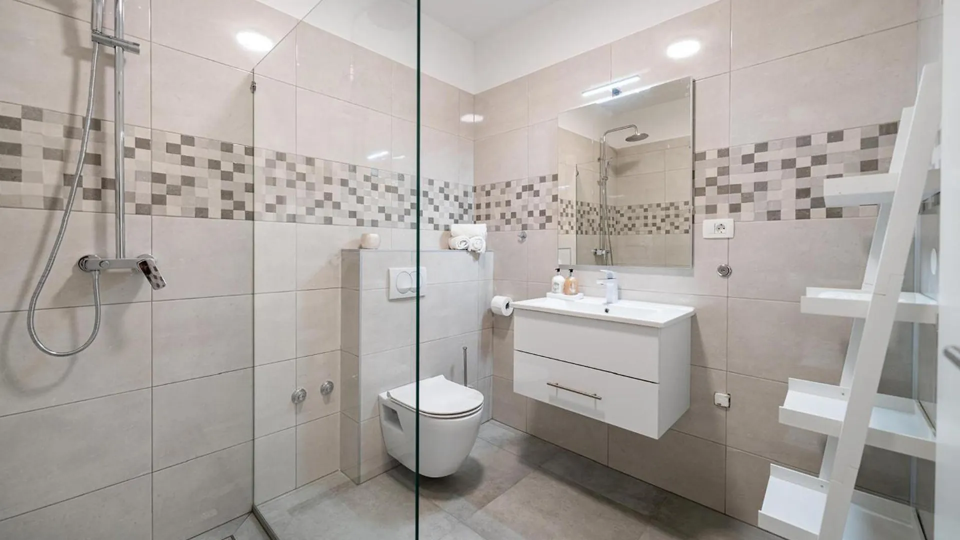 Awesome Apartment In Starigrad With Wifi