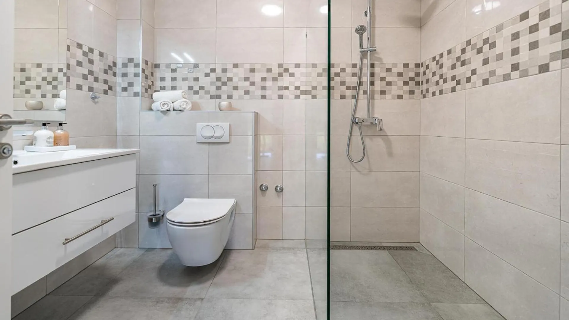 Awesome Apartment In Starigrad With Wifi