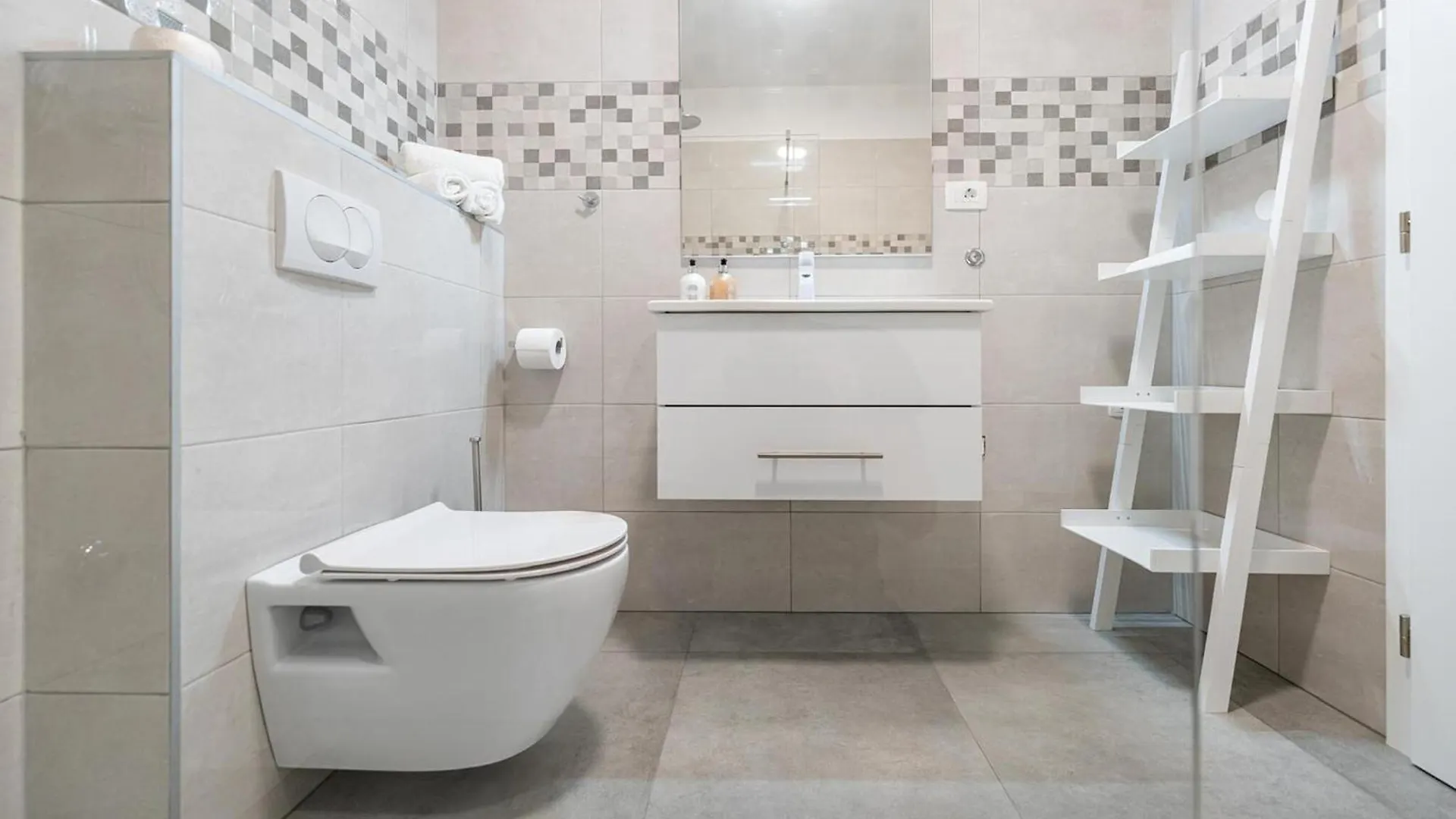 Awesome Apartment In Starigrad With Wifi