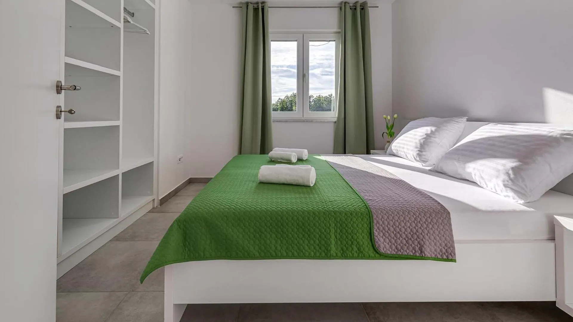 Awesome Apartment In Starigrad With Wifi