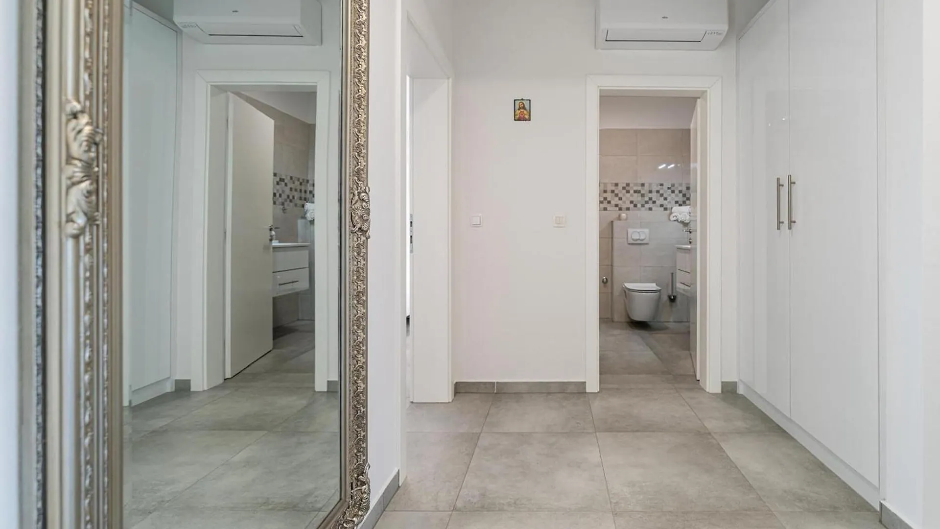 Awesome Apartment In Starigrad With Wifi スタリグラード